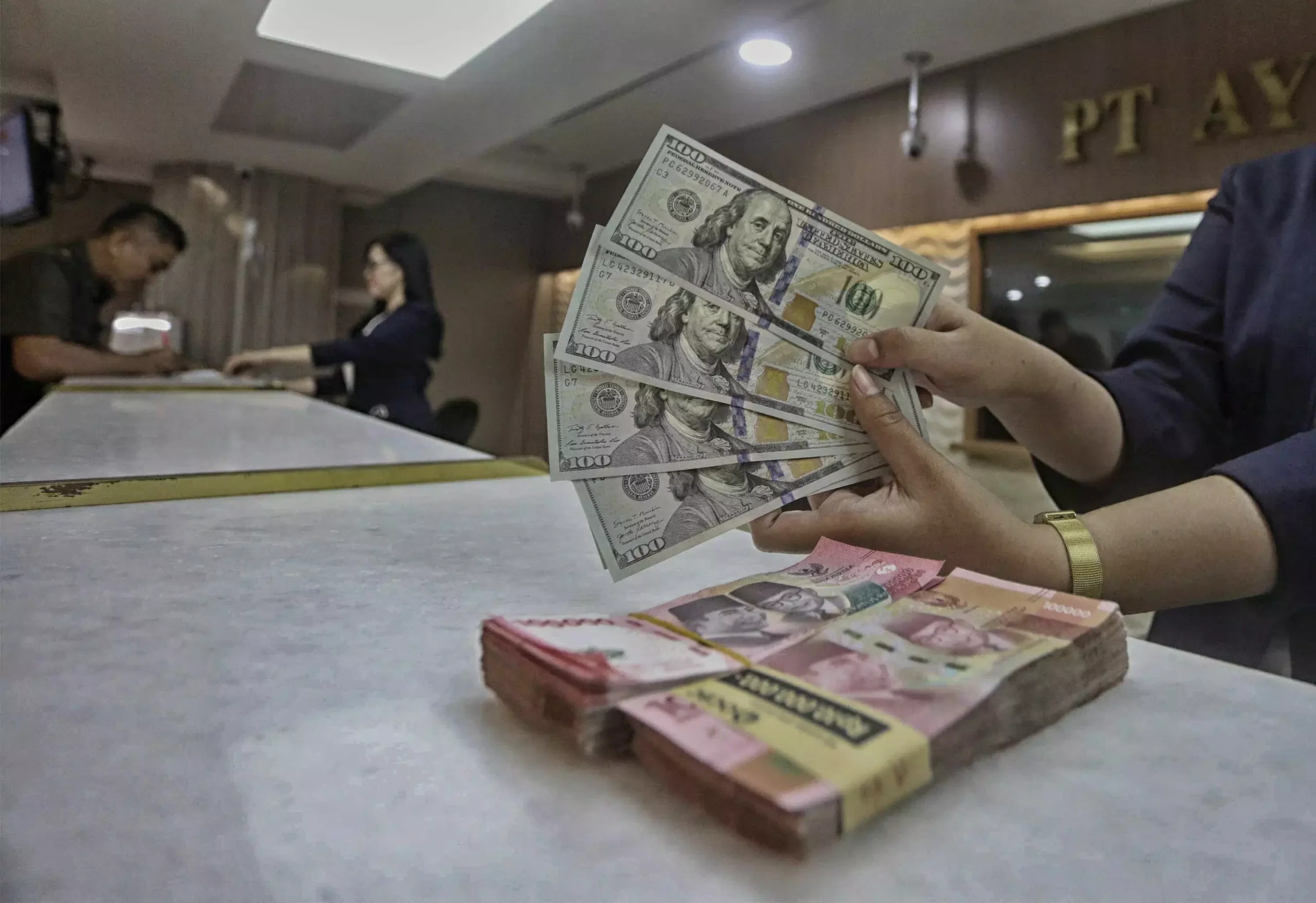 Dampak Pelemahan Rupiah bagi Perekonomian dan Anda